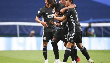 8, 洛里昂年轻门将连续扑点创纪录  