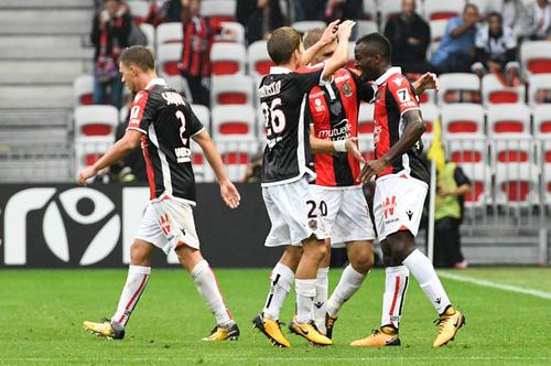  摩纳哥防线失误频出，主场不敌朗斯爆冷门  