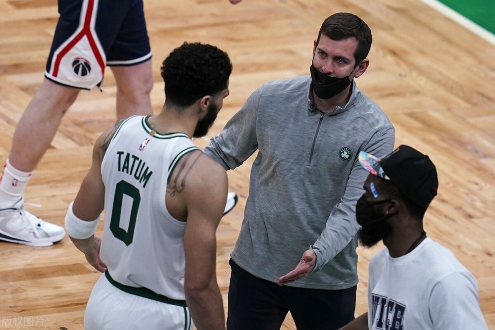  塔图姆50分绿军横扫雄鹿  